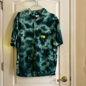 H&M + smile tie die button shirt